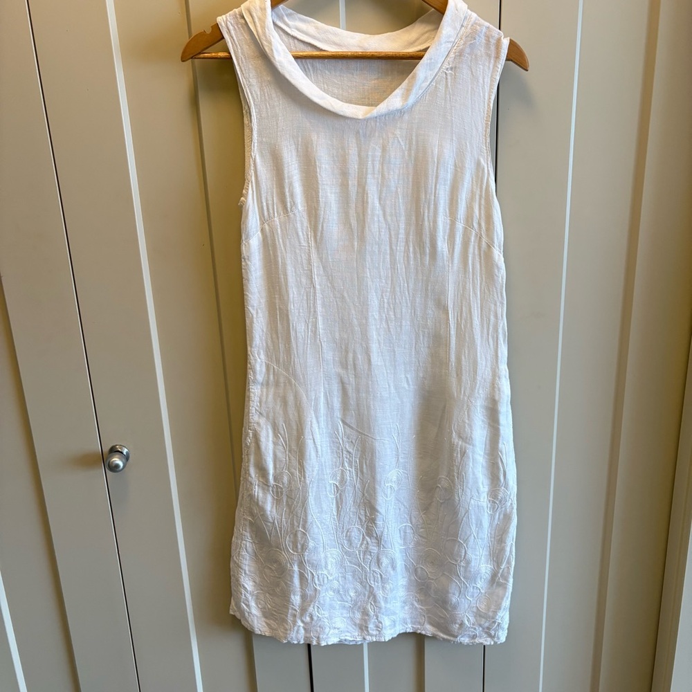 Italian 🇮🇹 White Linen Sleeveless Embroidered Summer Dress-with pockets -Size S